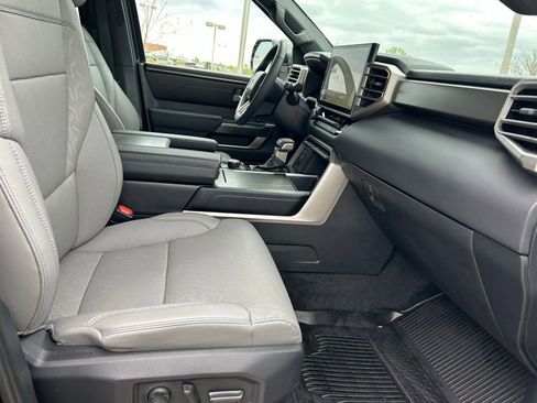 Used 2025 Toyota Sequoia SR5 w/ SR5 Premium Package AWD/4WD image 30