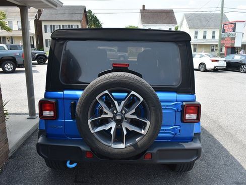 Used 2024 Jeep Wrangler Unlimited w/ Convenience Group AWD/4WD image 5