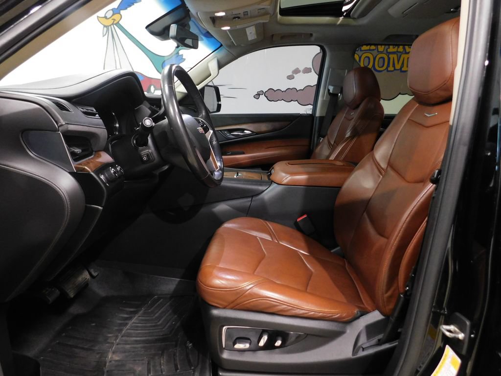 Used 2019 Cadillac Escalade ESV Luxury AWD/4WD image 29