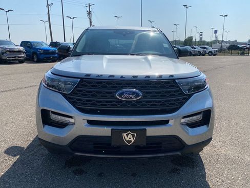 Used 2023 Ford Explorer XLT w/ Equipment Group 202A AWD/4WD image 9