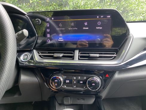 Used 2026 Chevrolet Trax RS FWD image 25