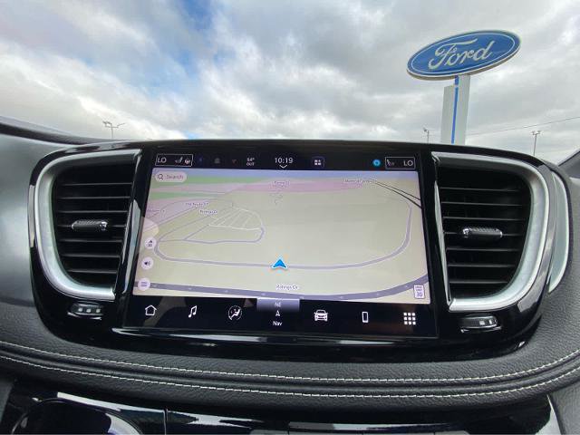 Used 2026 Chrysler Pacifica Limited FWD image 34