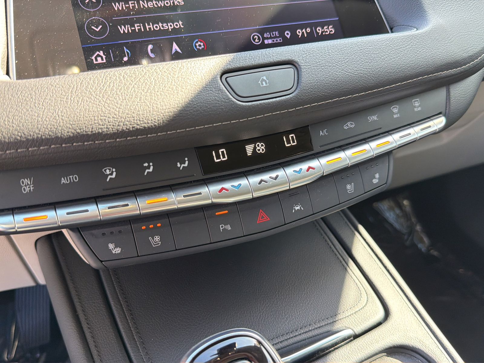 Used 2023 Cadillac XT4 Premium Luxury w/ Technology Package FWD image 27