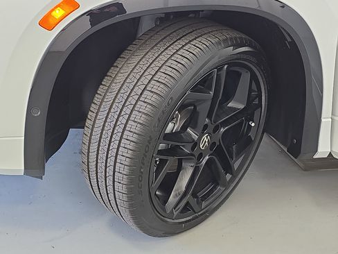 New 2026 Volkswagen Tiguan SE R-Line FWD image 33