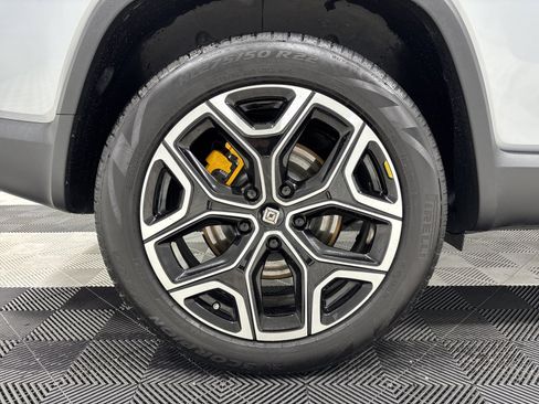 Used 2023 Rivian R1S Launch Edition image 12