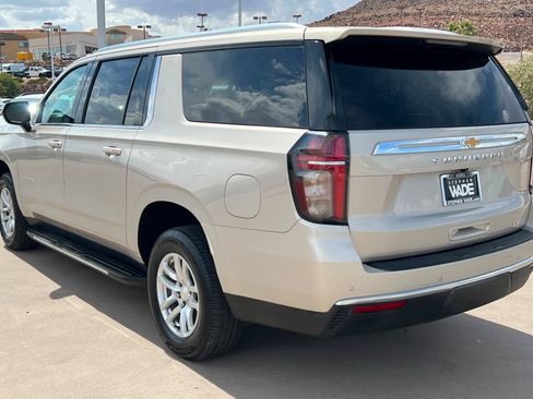 Used 2021 Chevrolet Suburban LT AWD/4WD image 3