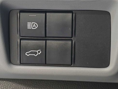 Used 2023 Toyota Highlander XLE AWD/4WD image 18