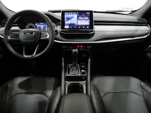 Used 2023 Jeep Compass Latitude AWD/4WD image 9