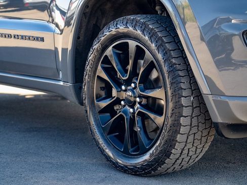 Used 2021 Jeep Grand Cherokee Laredo X image 8