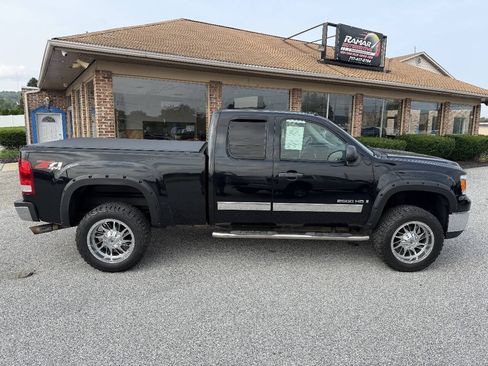 Used 2009 GMC Sierra 2500 SLE w/ Convenience Package AWD/4WD image 4