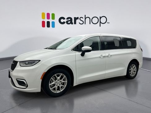 Used 2023 Chrysler Pacifica Touring-L FWD image 1