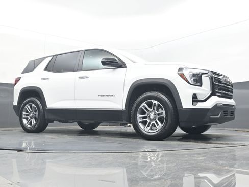 Used 2025 GMC Terrain Elevation image 11