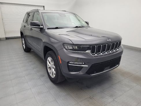 Used 2022 Jeep Grand Cherokee Limited w/ Luxury Tech Group II image 13