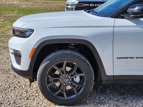 New 2025 Jeep Grand Cherokee Limited image 6