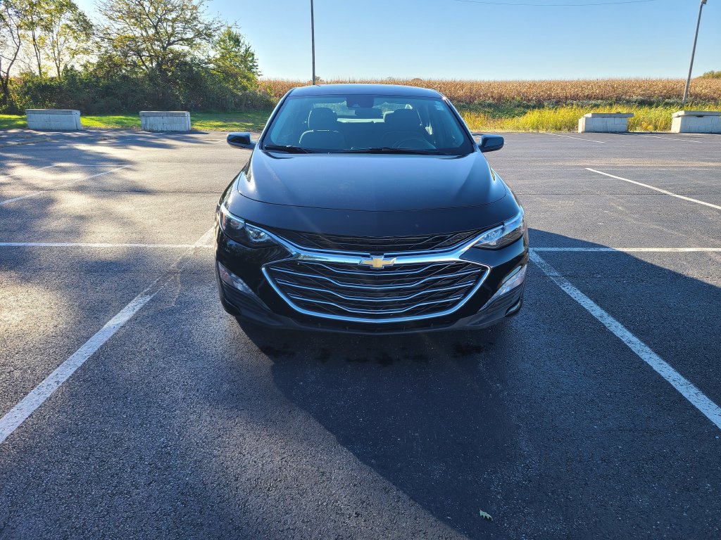 Used 2025 Chevrolet Malibu LT FWD image 2