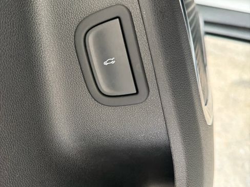 Used 2025 GMC Acadia Elevation image 22