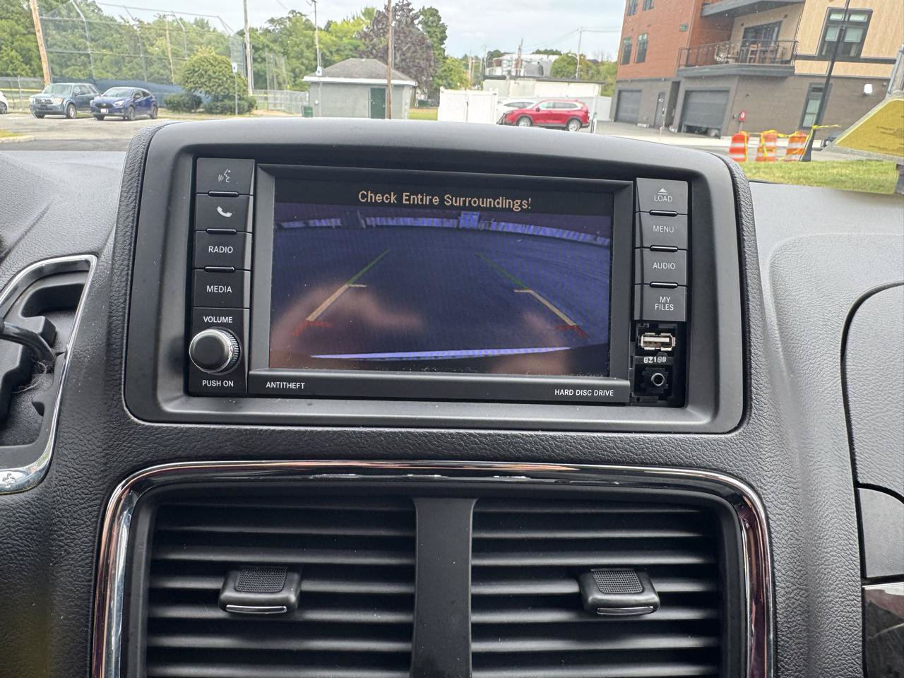 Used 2019 Dodge Grand Caravan SE FWD image 18