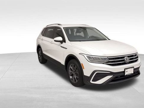 Used 2023 Volkswagen Tiguan SE AWD/4WD image 8
