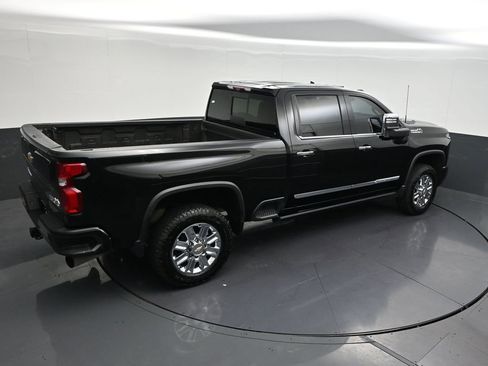 Used 2024 Chevrolet Silverado 2500 High Country w/ High Country Premium Package AWD/4WD image 21