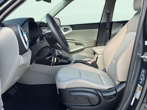 Used 2025 Kia Soul LX FWD image 22