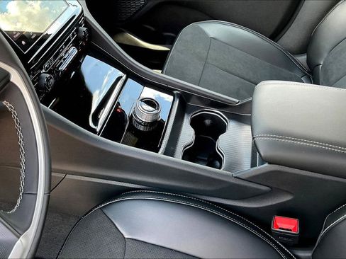 New 2025 Jeep Grand Cherokee L Altitude image 8