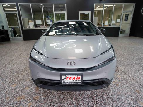 Used 2024 Toyota Prius LE FWD image 6