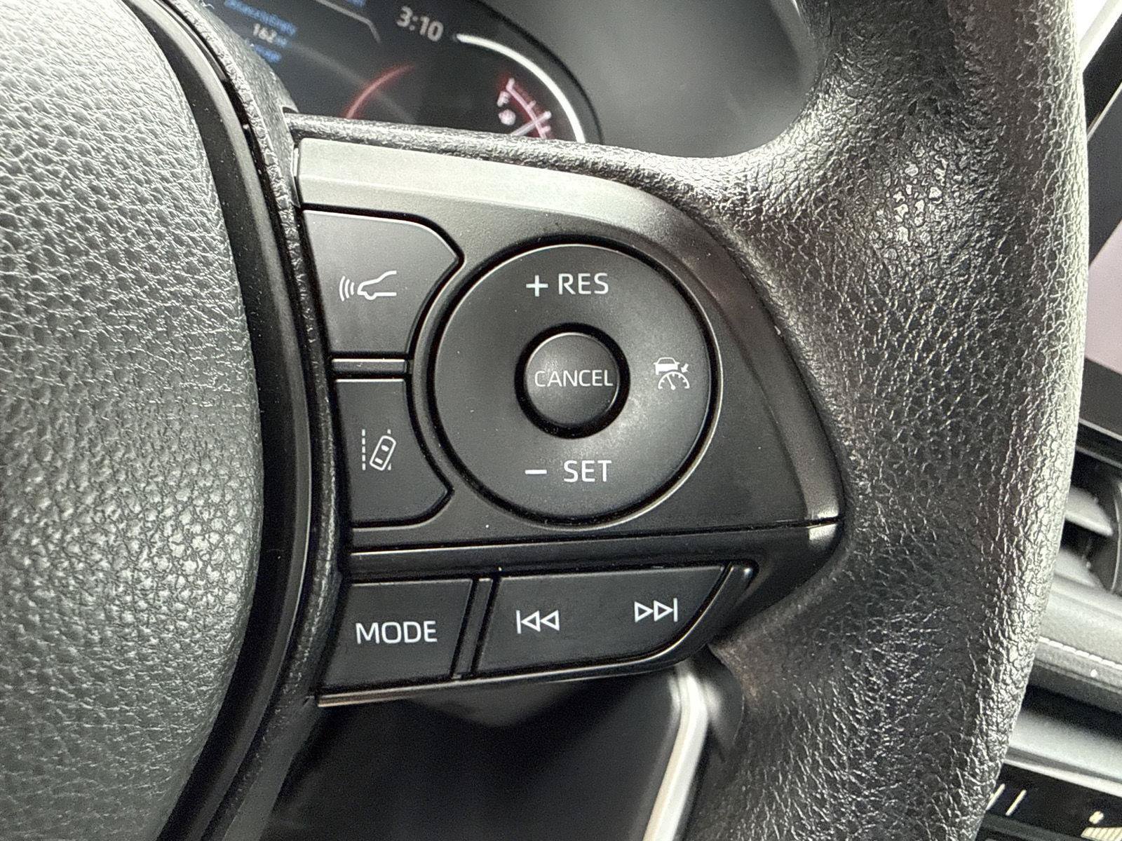 Used 2025 Toyota RAV4 XLE AWD/4WD image 18