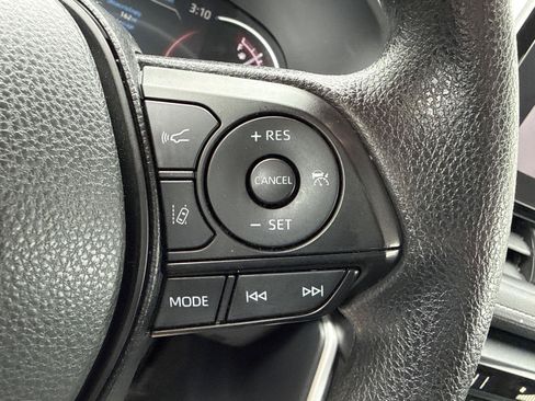 Used 2025 Toyota RAV4 XLE AWD/4WD image 18