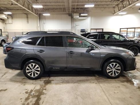 Used 2025 Subaru Outback Premium AWD/4WD image 2