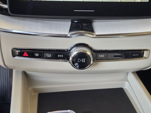 New 2026 Volvo XC60 T8 Ultra w/ Protection Package Premier image 21