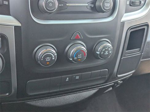 Used 2022 RAM 1500 Classic SLT image 28