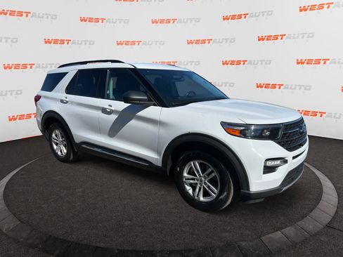 Used 2023 Ford Explorer XLT w/ Equipment Group 202A image 7