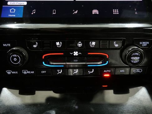 Used 2024 Jeep Grand Cherokee L Limited w/ Luxury Tech Group II image 20