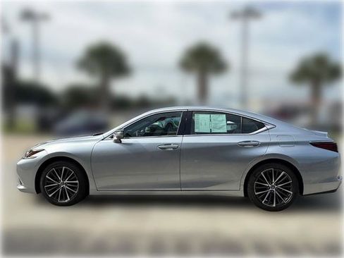 Used 2022 Lexus ES 350 w/ Premium Package FWD image 2