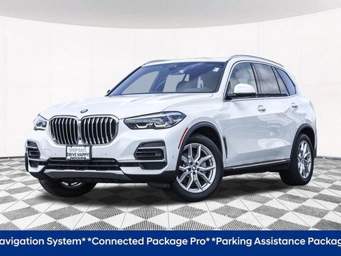 Used 2022 BMW X5 xDrive40i w/ Parking Assistance Package AWD/4WD image 2