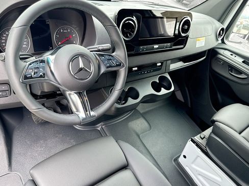 New 2025 Mercedes-Benz Sprinter 2500 image 9