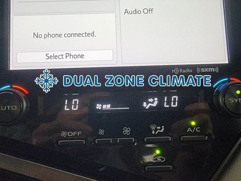 Used 2020 Toyota Camry XLE FWD image 21