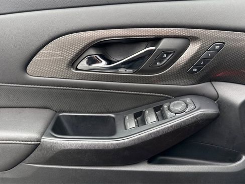 Used 2023 Chevrolet Traverse Premier image 16