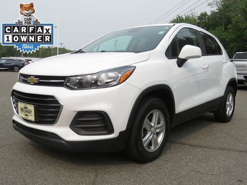 Used 2022 Chevrolet Trax LS w/ Tint and Cruise Package AWD/4WD image 1
