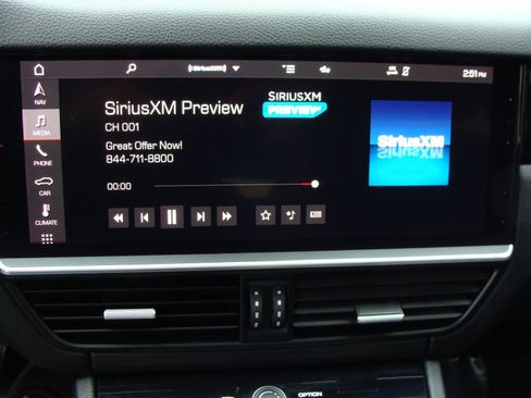 Used 2021 Porsche Cayenne AWD/4WD image 16