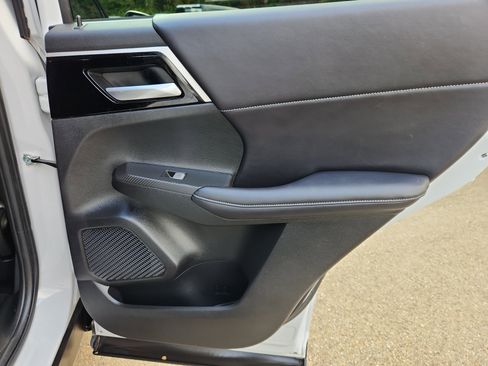 Used 2022 Mitsubishi Outlander SE image 32