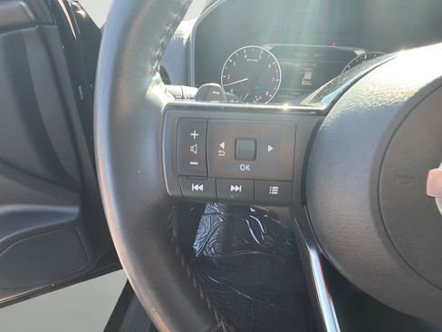 Used 2021 Nissan Rogue SV w/ Premium Package FWD image 17