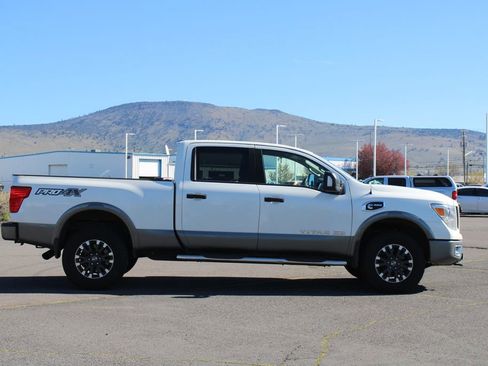 Used 2018 Nissan Titan PRO-4X AWD/4WD image 7