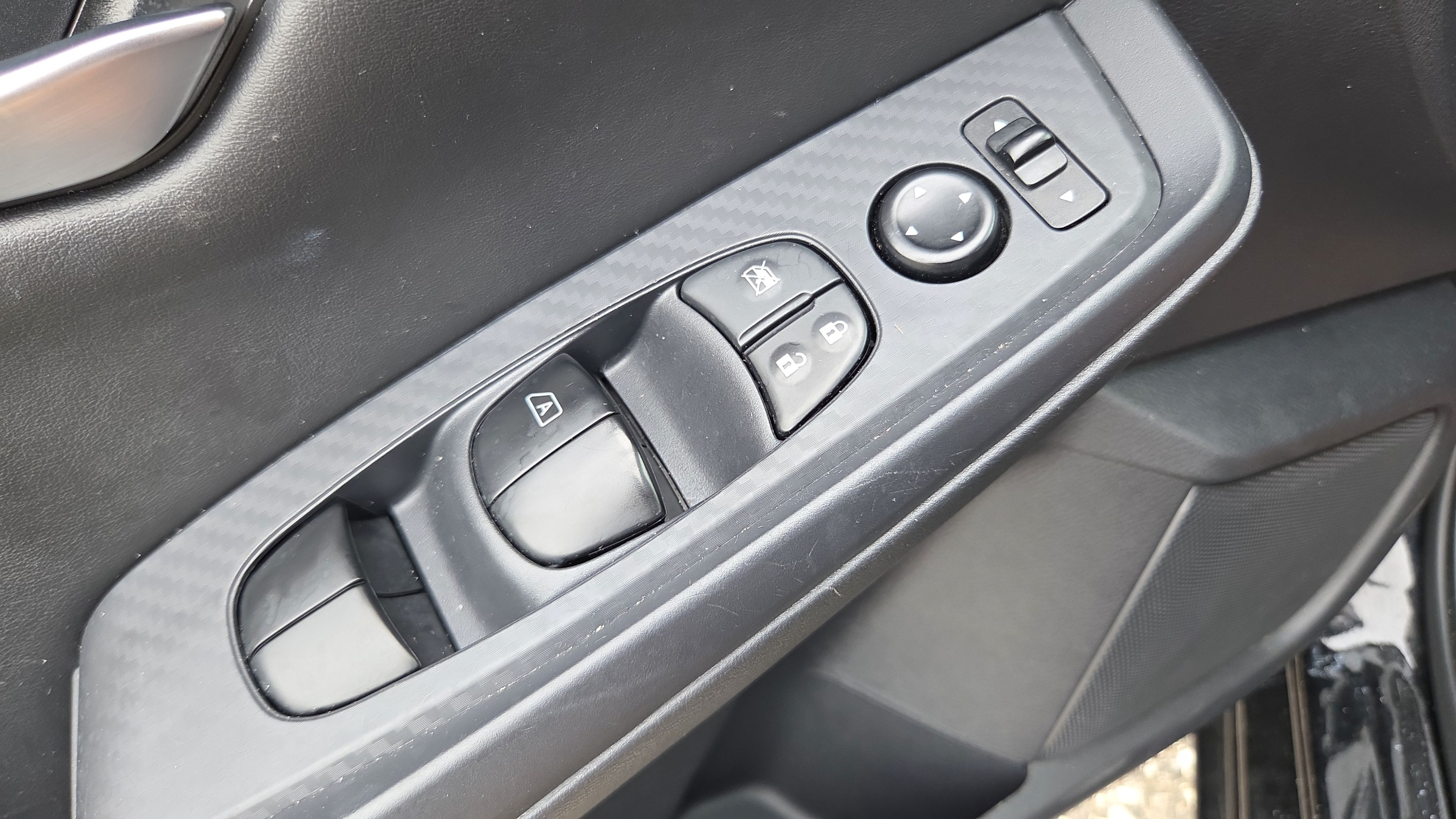 Used 2025 Nissan Sentra SV FWD image 28