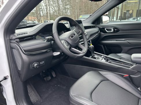 New 2026 Jeep Compass Latitude image 16