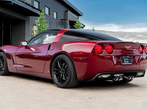 Used 2007 Chevrolet Corvette Coupe w/ Preferred Equipment Group RWD image 2