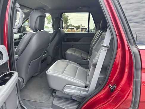 Used 2019 Lincoln Navigator Select w/ Technology Package AWD/4WD image 5