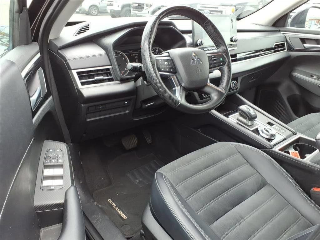 Used 2024 Mitsubishi Outlander SE AWD/4WD image 17