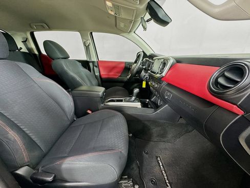 Used 2022 Toyota Tacoma SR5 RWD image 32