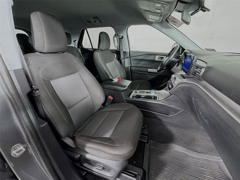 Used 2022 Ford Explorer XLT image 28